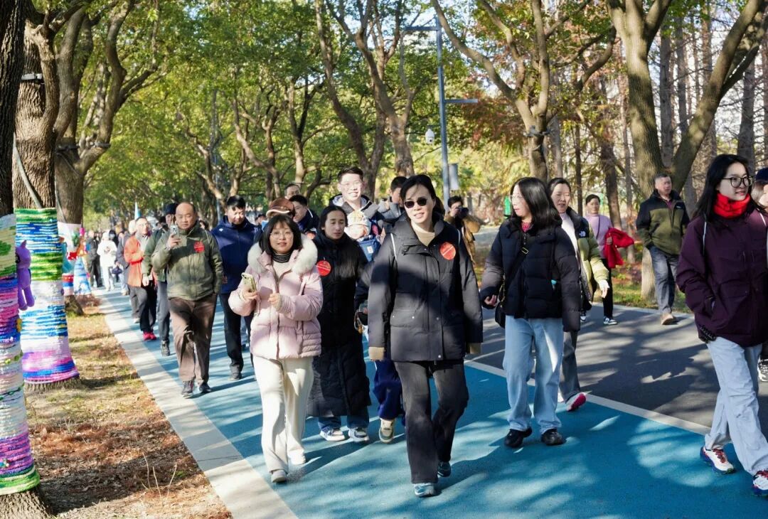 昆山市迎新健步登高 (15)