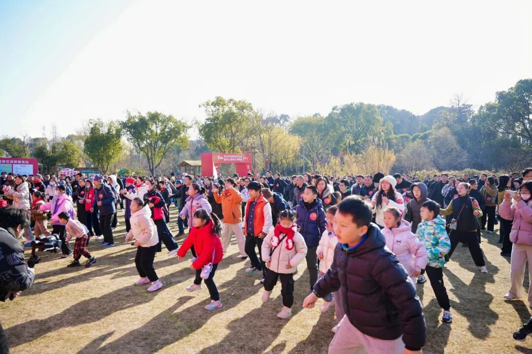 昆山市迎新健步登高 (8)