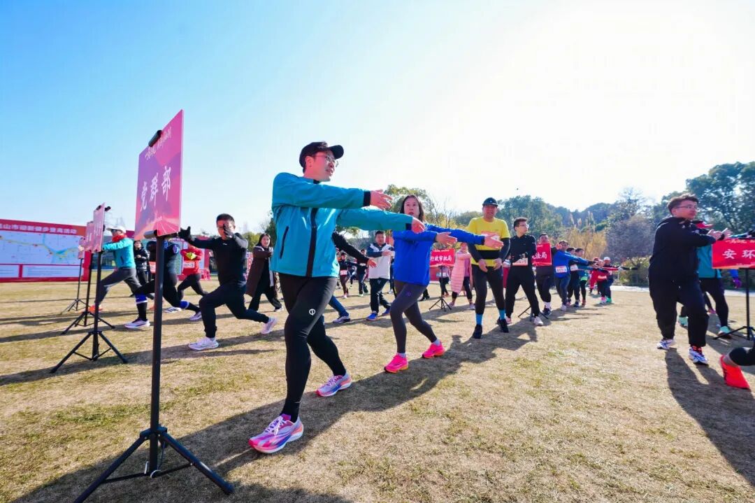 昆山市迎新健步登高 (27)